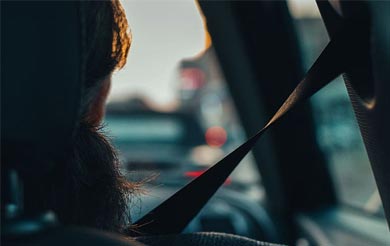 女性开车不同模特展示 警惕7大危险习惯